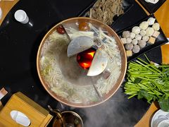 -果松木炭酸菜铜火锅·外婆参鸡汤
