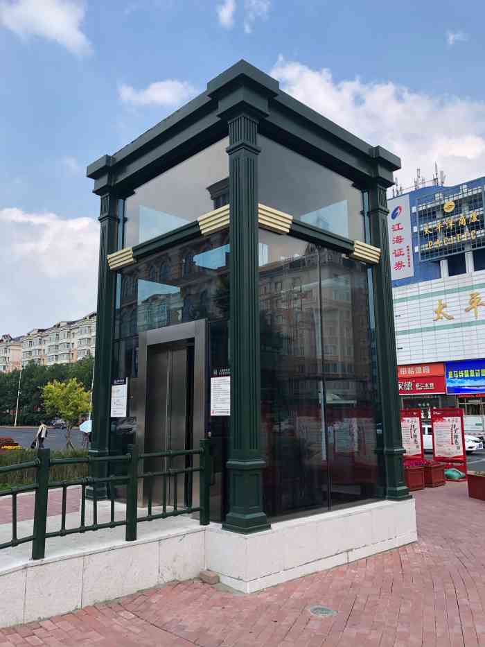 新疆大街-"地铁,是我最喜欢的交通工具,它不仅帮我们.