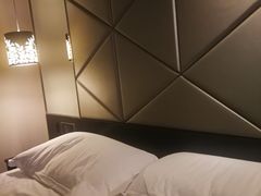 -桔子酒店(上海西藏北路地铁站店)