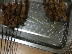 喂口牛肉串-胖姐涮肚烧烤