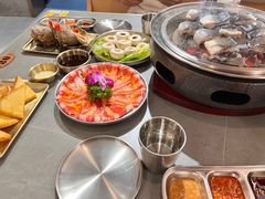 -围炉肉舍•炭烤活鳗•丹东海鲜烤肉(步行街店)