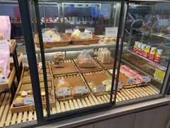 面包甜点陈列柜-顶东面包花园·生日蛋糕(世博店)