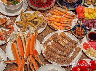 六月黄️，皮皮虾，几乎没样都尝了个遍，最后再吃烤肉
