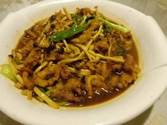 滑子菇烩松肉-鲁城往事(游客中心店)