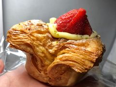 草莓吉士丹麦酥杯-PAPER STONE BAKERY(天环店)