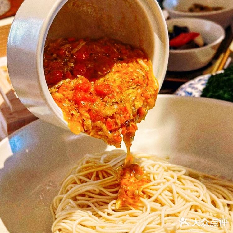 强推!外滩这家蟹黄面,鲜到我想原地封神