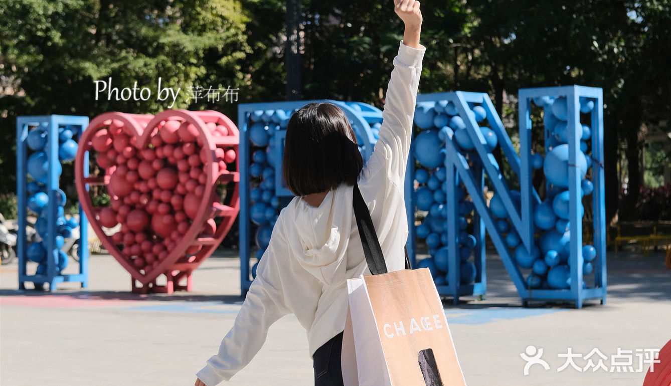 ⽆语了[流汗]买奶茶送的东⽅冰茶显眼包太能装了吧