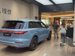 -理想汽车(世纪汇店)