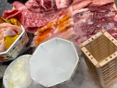 -铭牛烧肉·和牛海鲜自助(高新月牙湖店)