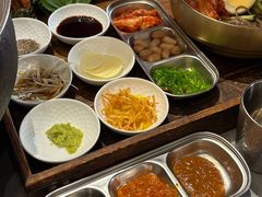 -围炉肉舍•炭烤活鳗•丹东海鲜烤肉(步行街店)