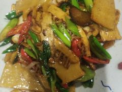 -阿瓦山寨·湘菜现炒·剁椒鱼头王(咸阳总店)