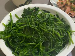 炒豌豆尖-葡萄园鱼庄(新津店)