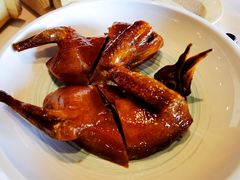 玻璃皮润烧乳鸽王-富力丽思卡尔顿酒店·丽轩中餐厅