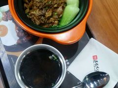 白辣椒炒肉-米食先生酱汁煲仔饭(王府井店)