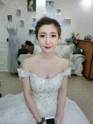 -红馆妆造(中央大街店)