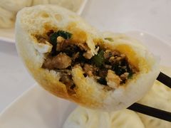 回锅肉包-李与白包子铺(桐梓林店)