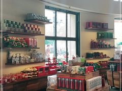 零售区-星巴克(迪士尼小镇店)