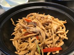 干锅黄山野笋丝-京城小江南·土菜馆·蒸白鱼(东四十条店)