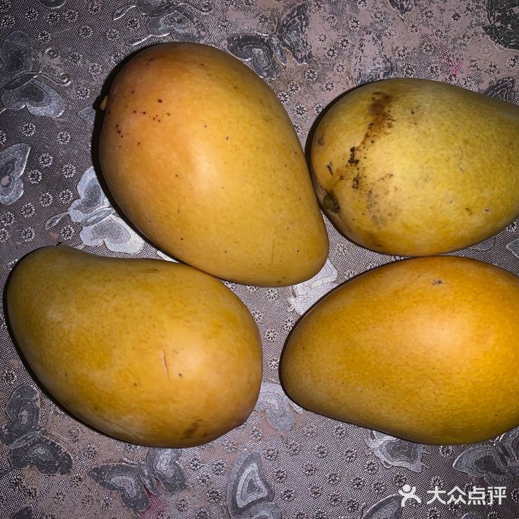 夏天就应该来碗冰冻的芒果椰奶果冻