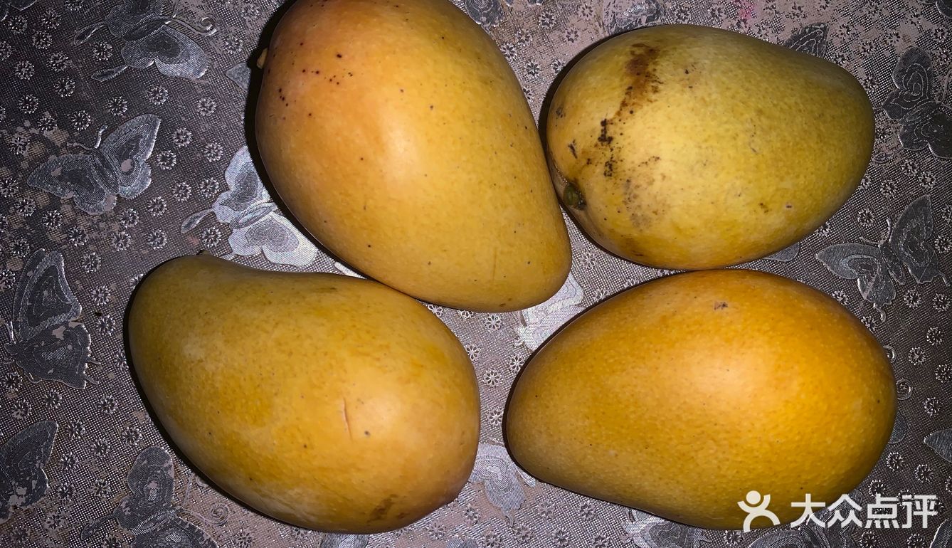 夏天就应该来碗冰冻的芒果椰奶果冻