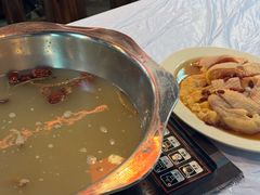 -鲜入围煮花胶鸡海鲜火锅