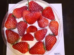 莓莓白巧开心果红丝绒戚风蛋糕-Pantry's Best派悦坊蛋糕(K11购物艺术中心店)