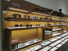 -罗伯特眼镜·蔡司官方授权(罗湖国贸店)