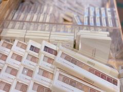 -名创优品(北京新中关购物中心地铁层店)