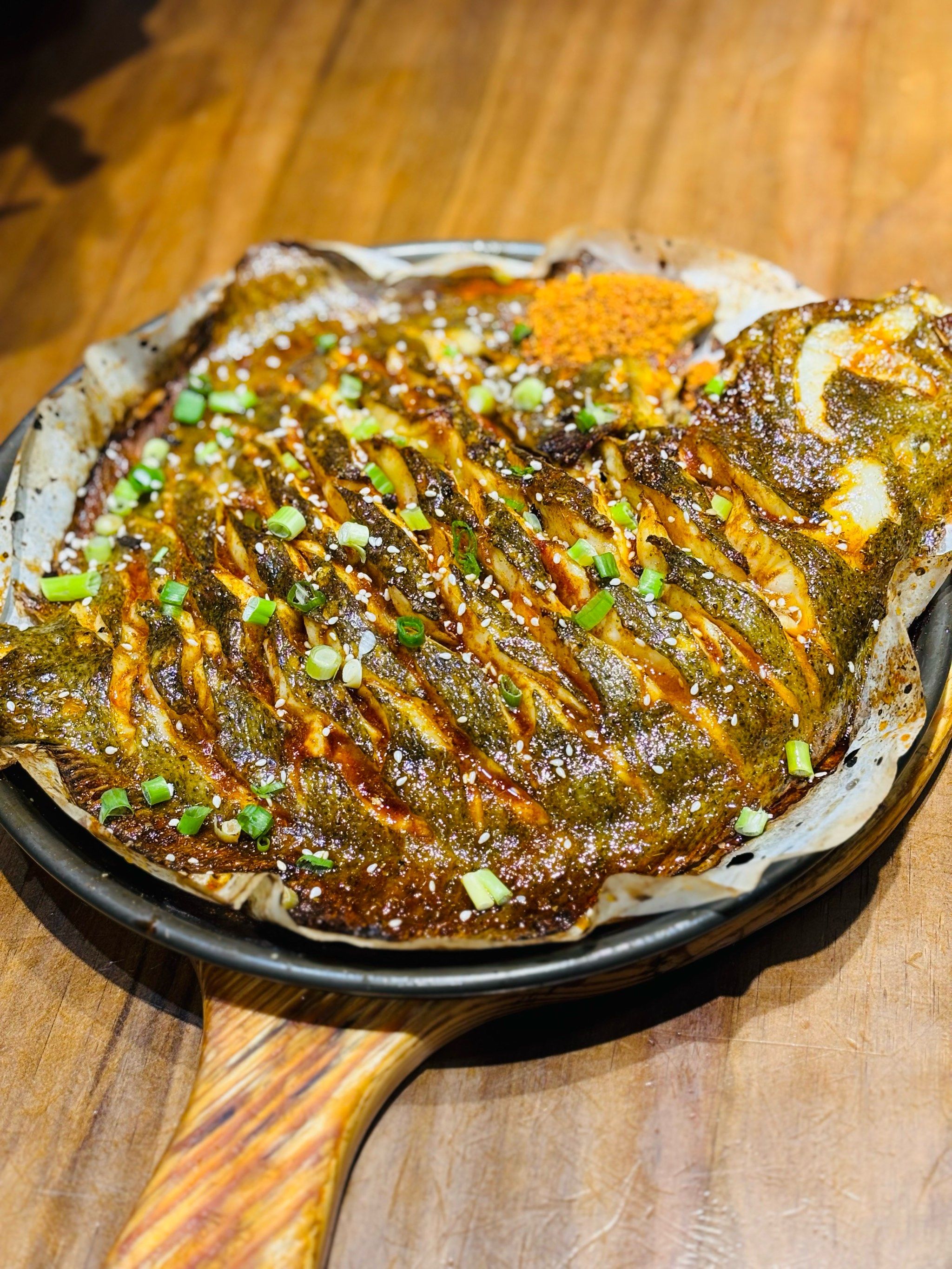 材实料才能做出好味道
「招牌烤多宝鱼」
看颜色就有食欲的菜不多