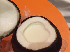 -志龙皇冠吃货椰子铺
