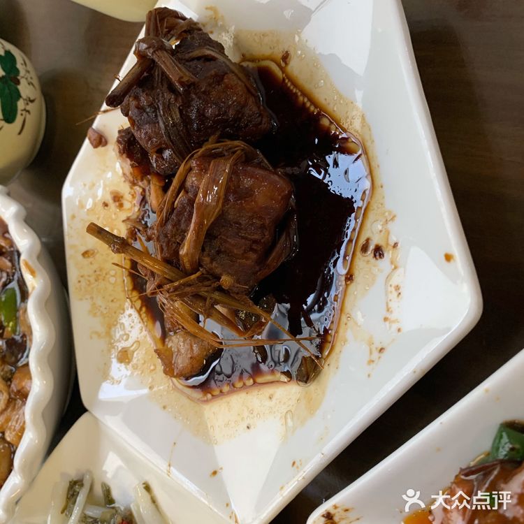老板便宜了个零头 整体体验还行的，小炒肉