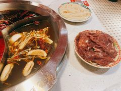 艳红酸辣三拼锅-陈艳红火锅菜·冒菜(簋街店)