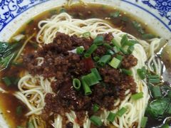 -渝之汇牛肉豌杂面