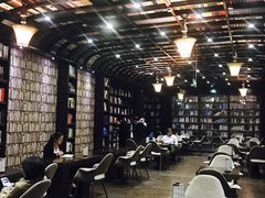 -钟书阁(松江泰晤士小镇店)