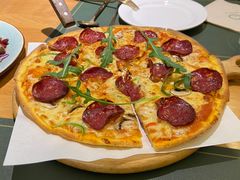 经典萨拉米比萨-LUCCA卢卡西班牙海鲜饭(远洋广场店)