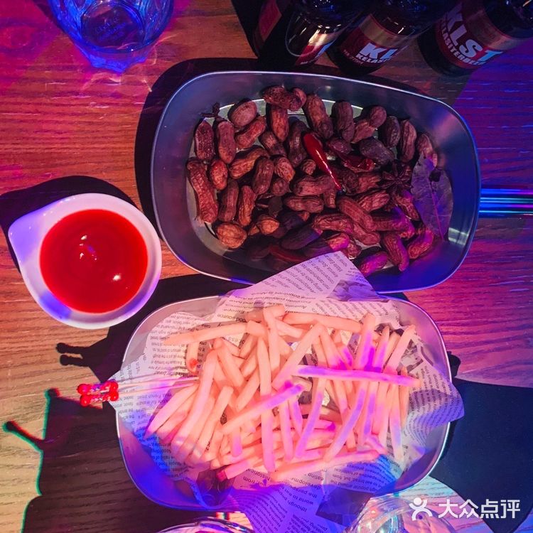 太有情调的地方了 酒和小吃都超👍🏻👍🏻