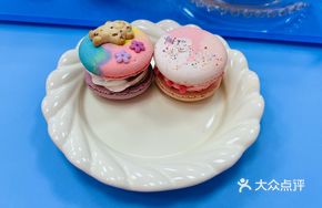 Toffee Caramel Macaron