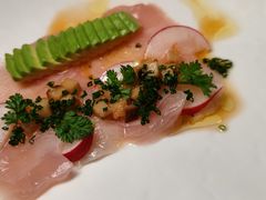 皇帝鱼刺身配牛油果和小红萝卜-Jean Georges