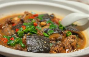 Ox Hoof Tendon Stewed with Five-Year-Old Ecological Softshell Turtle