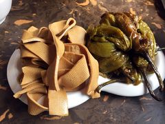 油焖尖椒拼干豆腐-张包铺(道外店)