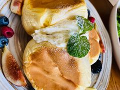 莓果奶油芝士舒芙蕾松饼-UPPER KITCHEN(延安路店)