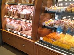 面包甜点陈列柜-巴黎贝甜(宜山路店)