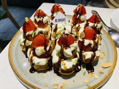 草莓忌廉华夫饼-BE BRIGHT KITCHEN(正佳广场店)