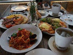 -ROAST coffee & eatery