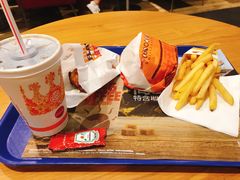 狠霸王牛堡-汉堡王(西直门凯德MALL店)