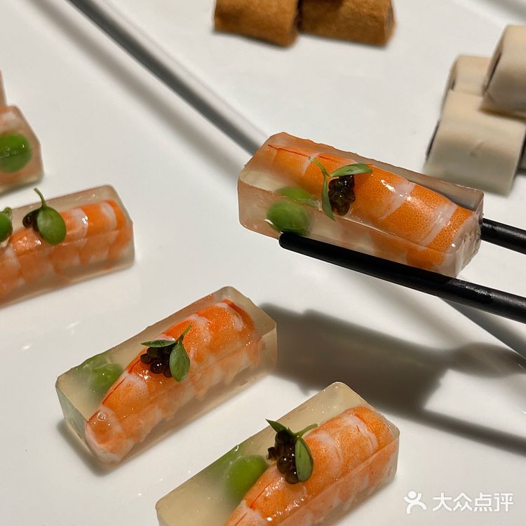 大河上下北京烤鸭终于开来珠海啦！装修风格高端别致！