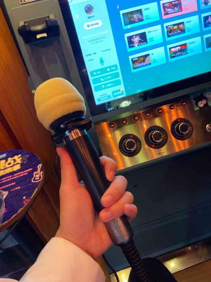 咪哒唱吧-"音响效果还是不错的 带上耳机95唱歌的感.