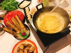 -鲜入围煮花胶鸡海鲜火锅