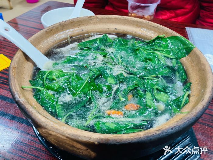 超记煲仔饭61广州老字号店(龙津东路店)枸杞叶猪肝瘦肉煲仔汤图片