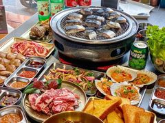 -围炉肉舍•炭烤活鳗•丹东海鲜烤肉(步行街店)